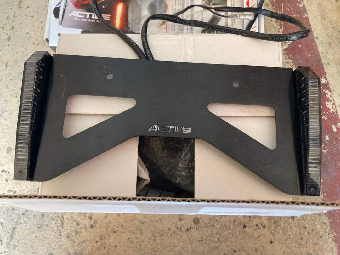 アクティブ LEDウインカー (ライセンスホルダー付) スモークレンズ