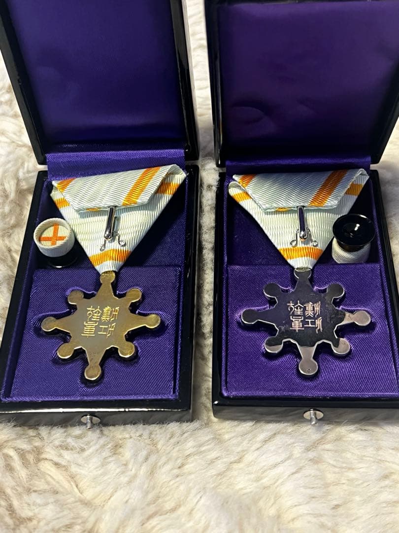 勲七等瑞宝章　勲八等瑞宝章 勲章 徽章 旧日本軍 ケース付き