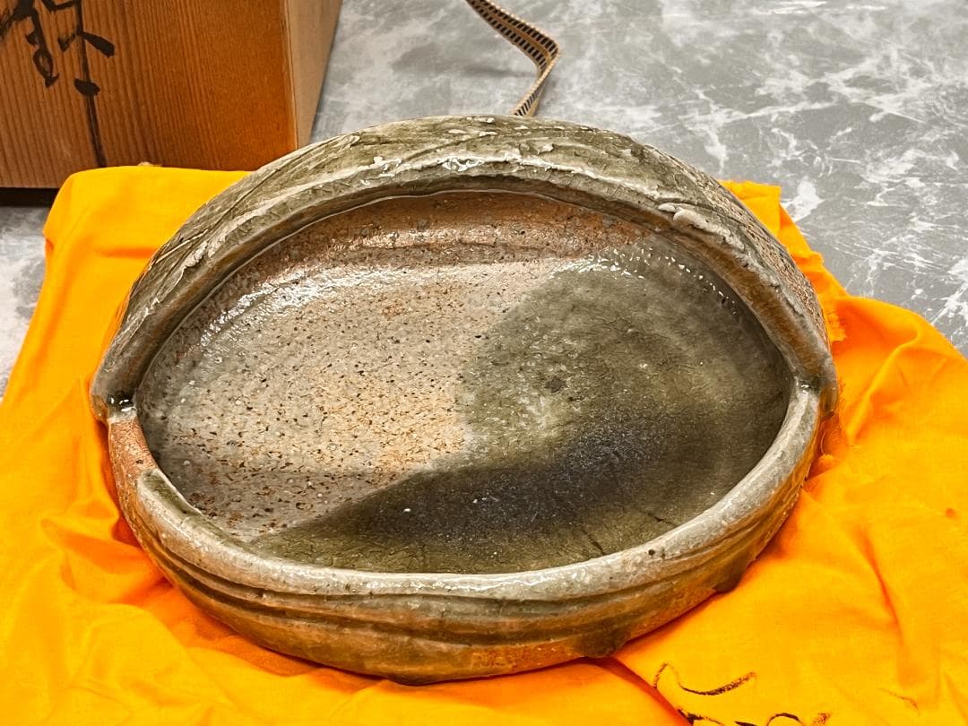 伊賀　平付鉢　新歓嗣　共箱　共布