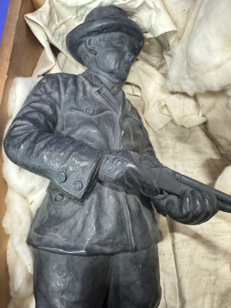 当時物貴重品 門司鐵道局小倉工場員一同　ライフル 犬 ハンター 銅像　約20kg