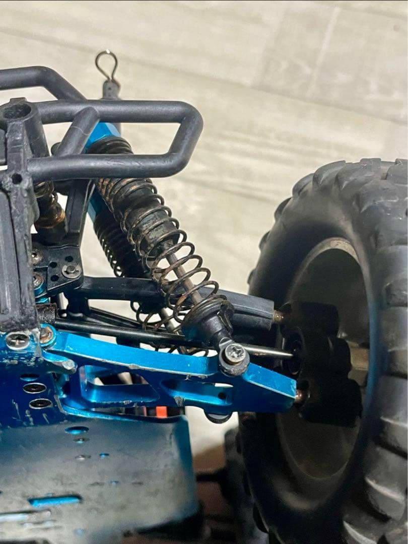 ホビーラジコンカー 冷却エンジン搭載