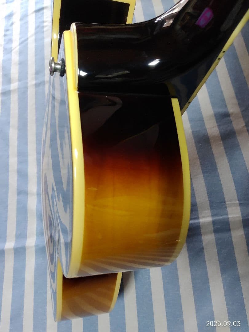 Epiphoneの製産終了、使用感少フルアコES-175VSハードケース付き美品