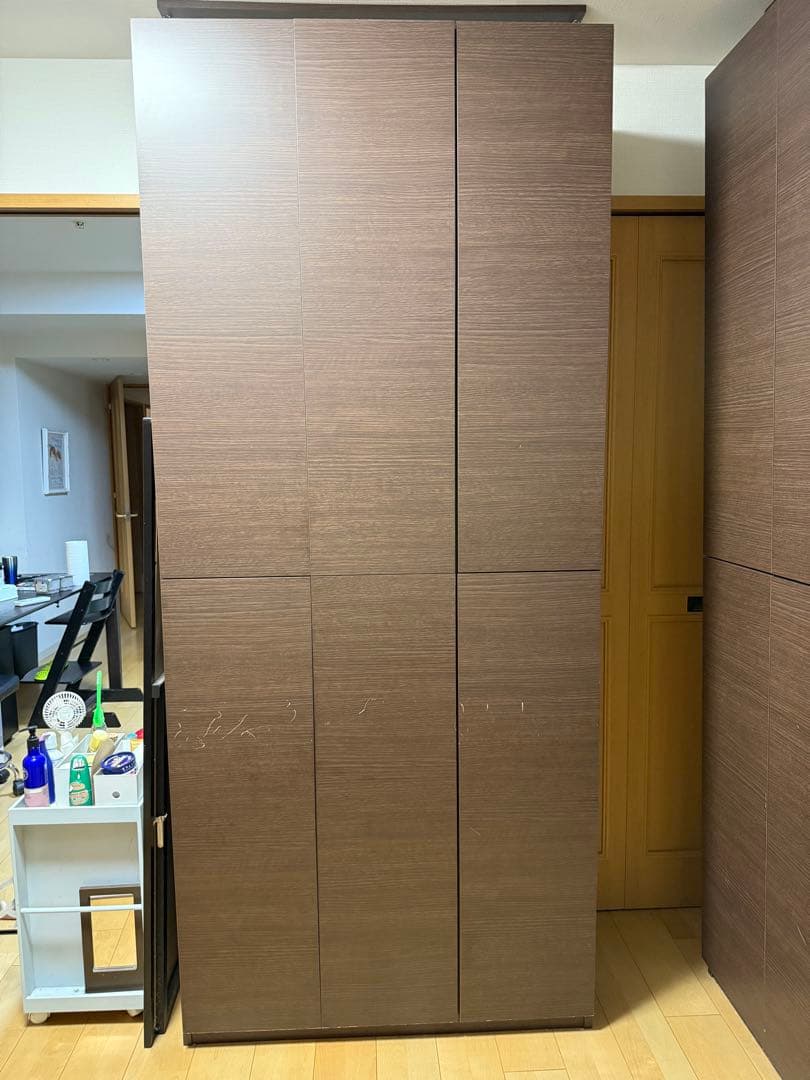 【値下げ応相談】ディノス　扉付き本棚（高さ230×幅100×奥行45）