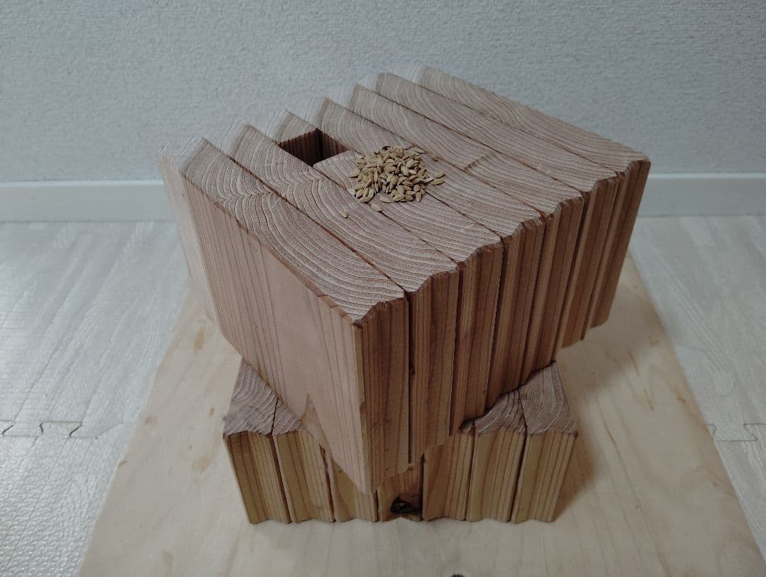 回転式籾擦り機(小型 回転軸ボルト、上部投入タイプ)