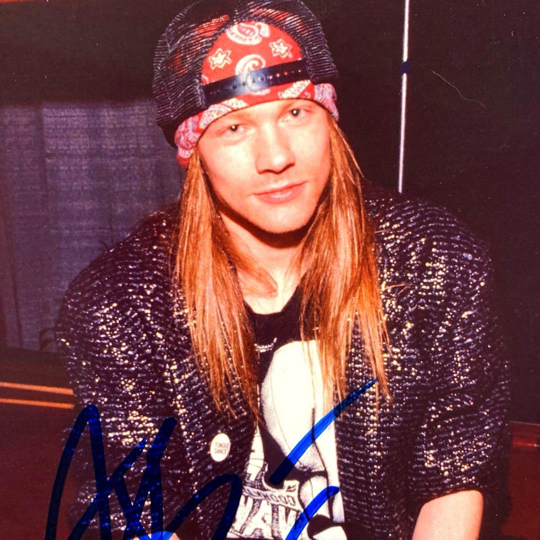 アクセル•ローズ直筆サイン入り2Lサイズ写真…