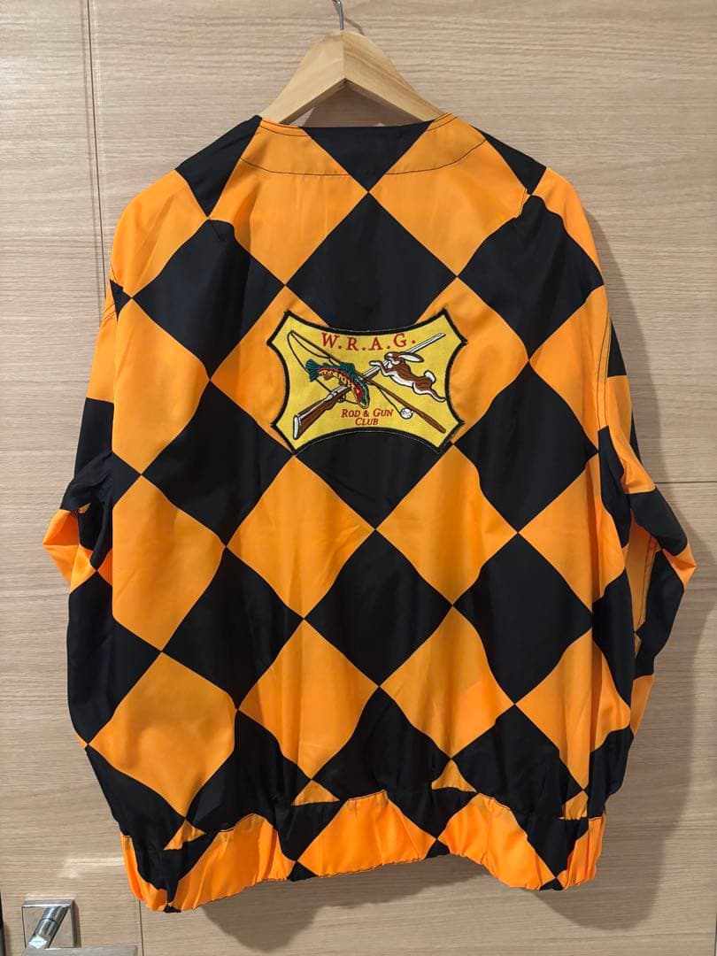 オレンジと黒のチェック柄ナイロンジャケット