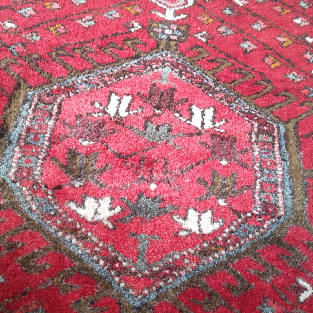 イランのラグ　村の絨毯