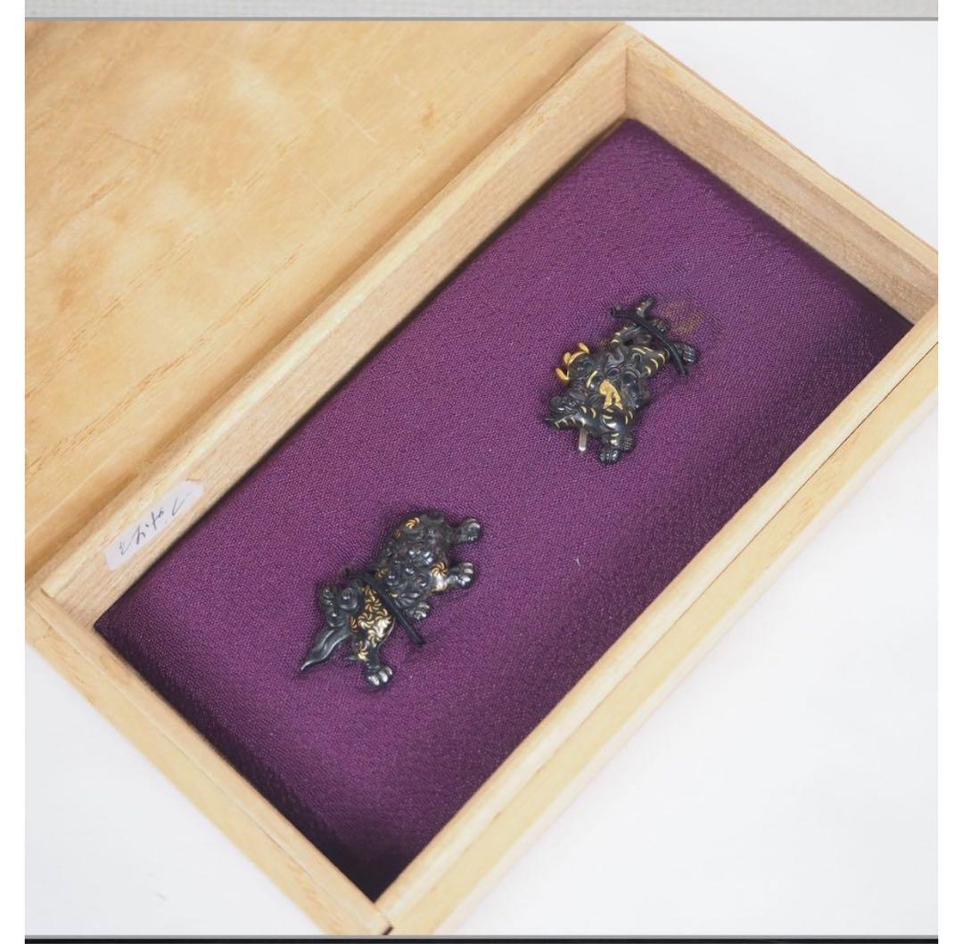 もひさ送料無料コレクター放出品江戸時代金銀象嵌獅子武士図目貫2点刀装具木箱