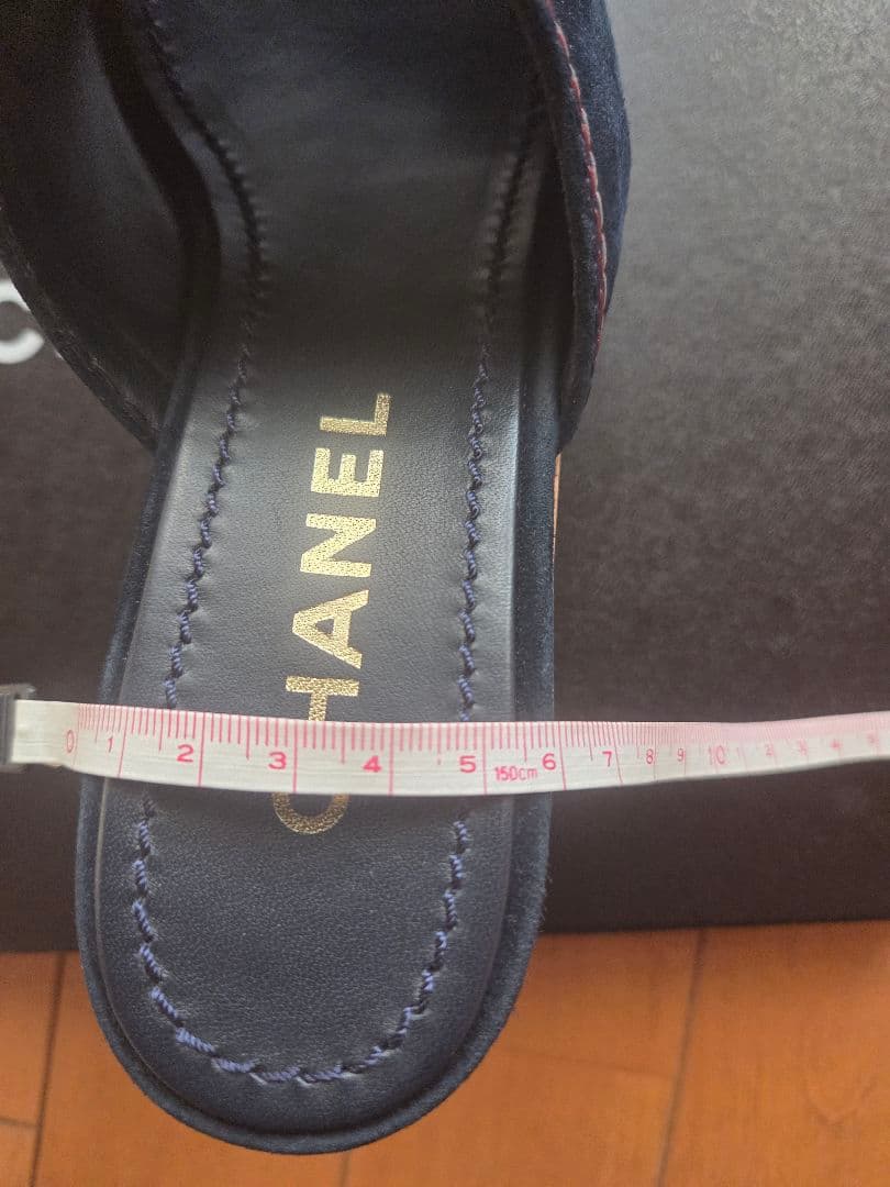 CHANEL ネイビー スエード サンダル　らーさま用