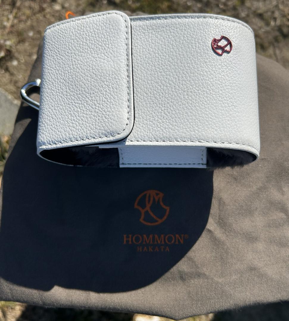 HOMMON(ホンモン)　距離計ケース 撥水カーフレザー ホワイト