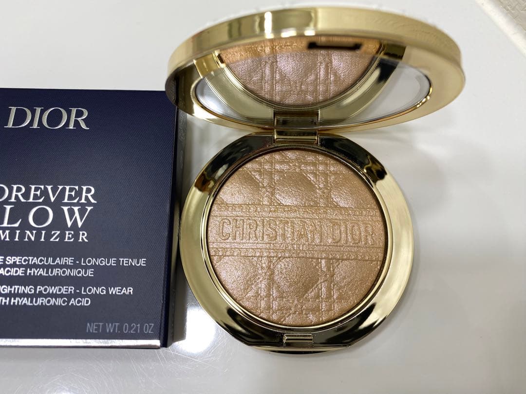 【極美品】ディオールスキンフォーエヴァー グロウルミナイザー001 ホリデー限定