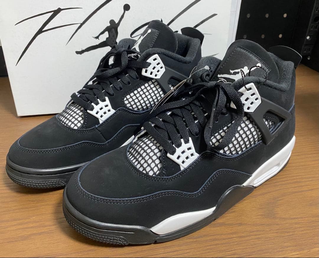 Air Jordan 4 Retro ブラック/ホワイト 10.5