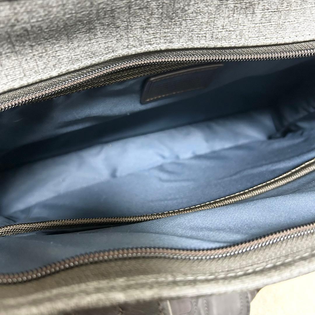 美品　TUMI トゥミ　スリム　デラックスポートフォリオ　PVCレザー　グレー