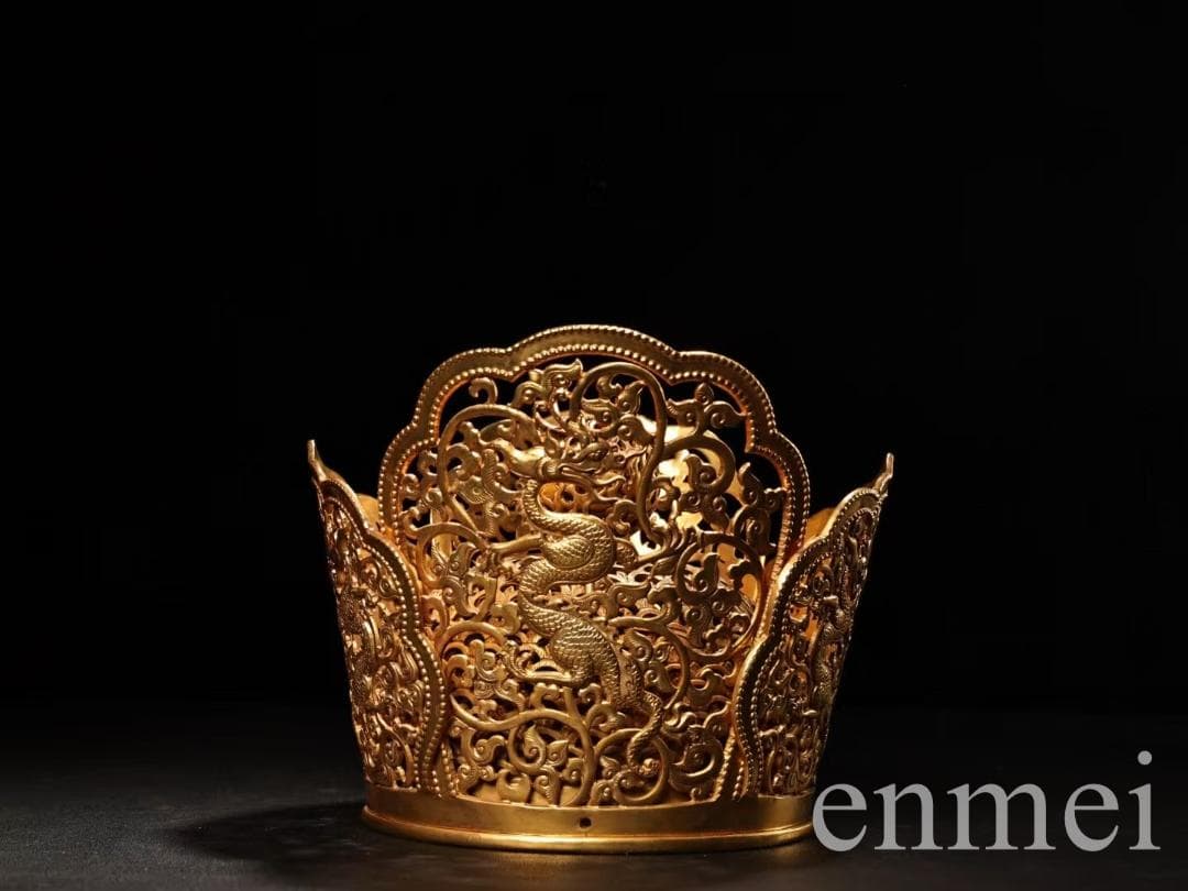 中国古美術· 旧蔵収純銅胎鎏金龍官帽・龍髪冠・聚財置物・高浮彫り・禮品・箱付き