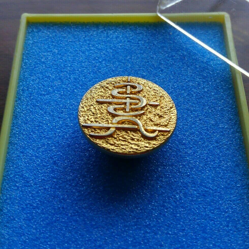 貴重 未使用  金バッジ 山本華世 ケース入り  ※北九州市魅力案内ファイル付