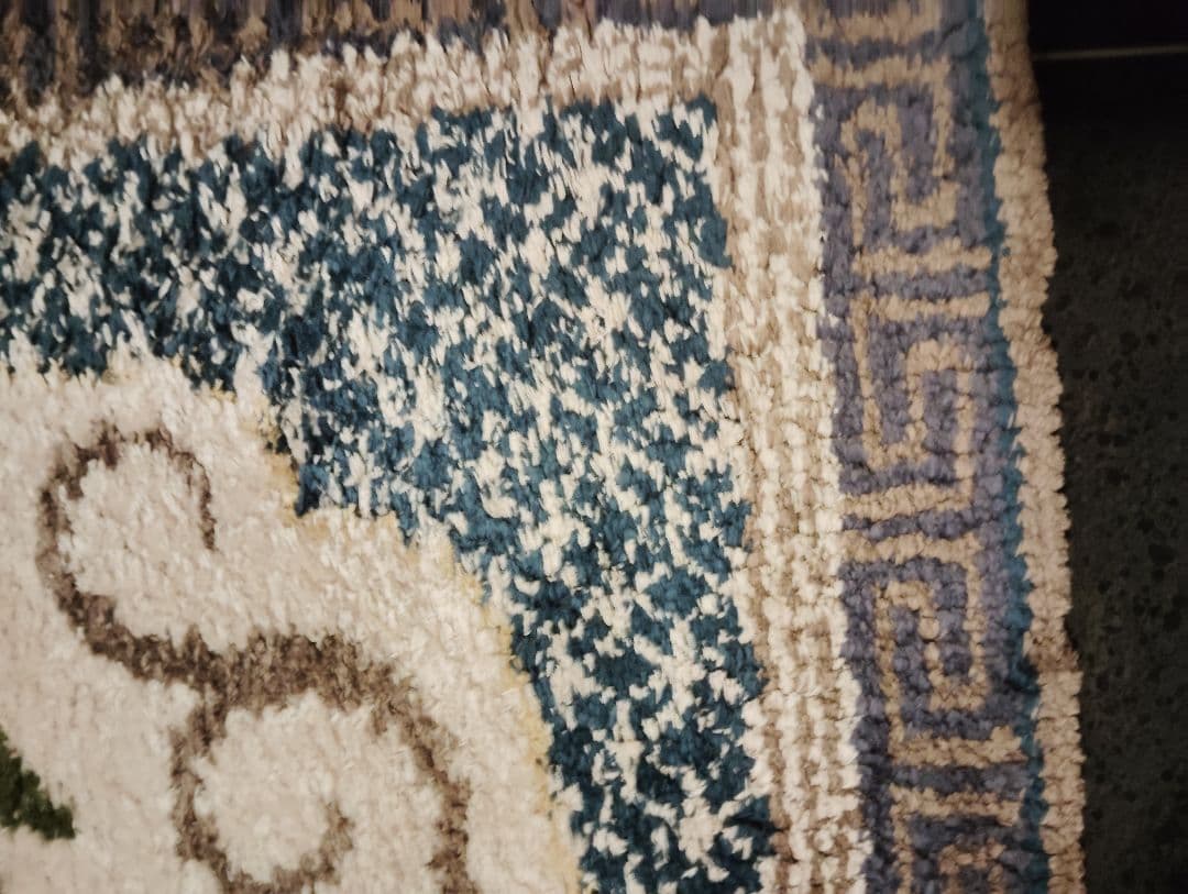 鍋島緞通　牡丹唐草七宝縁二重雷文