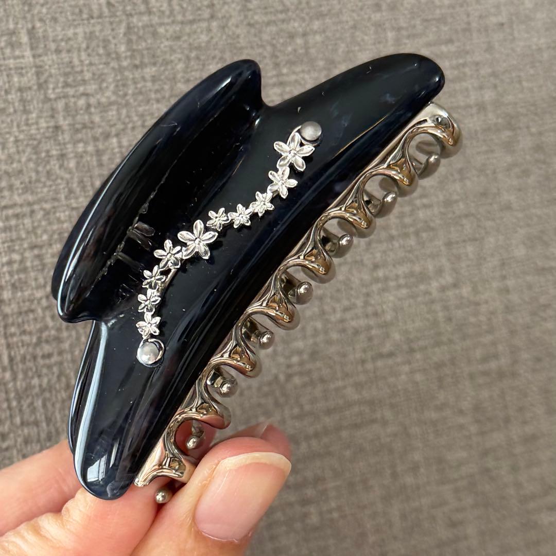 acca ヘアクリップ マーブル　ネイビー　シルバー フラワーモチーフ