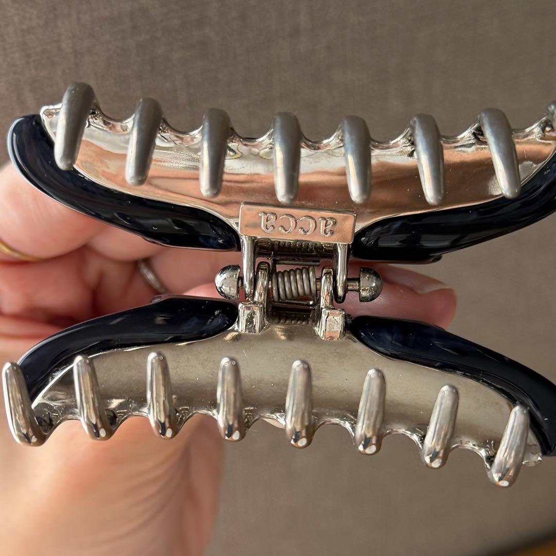 acca ヘアクリップ マーブル　ネイビー　シルバー フラワーモチーフ