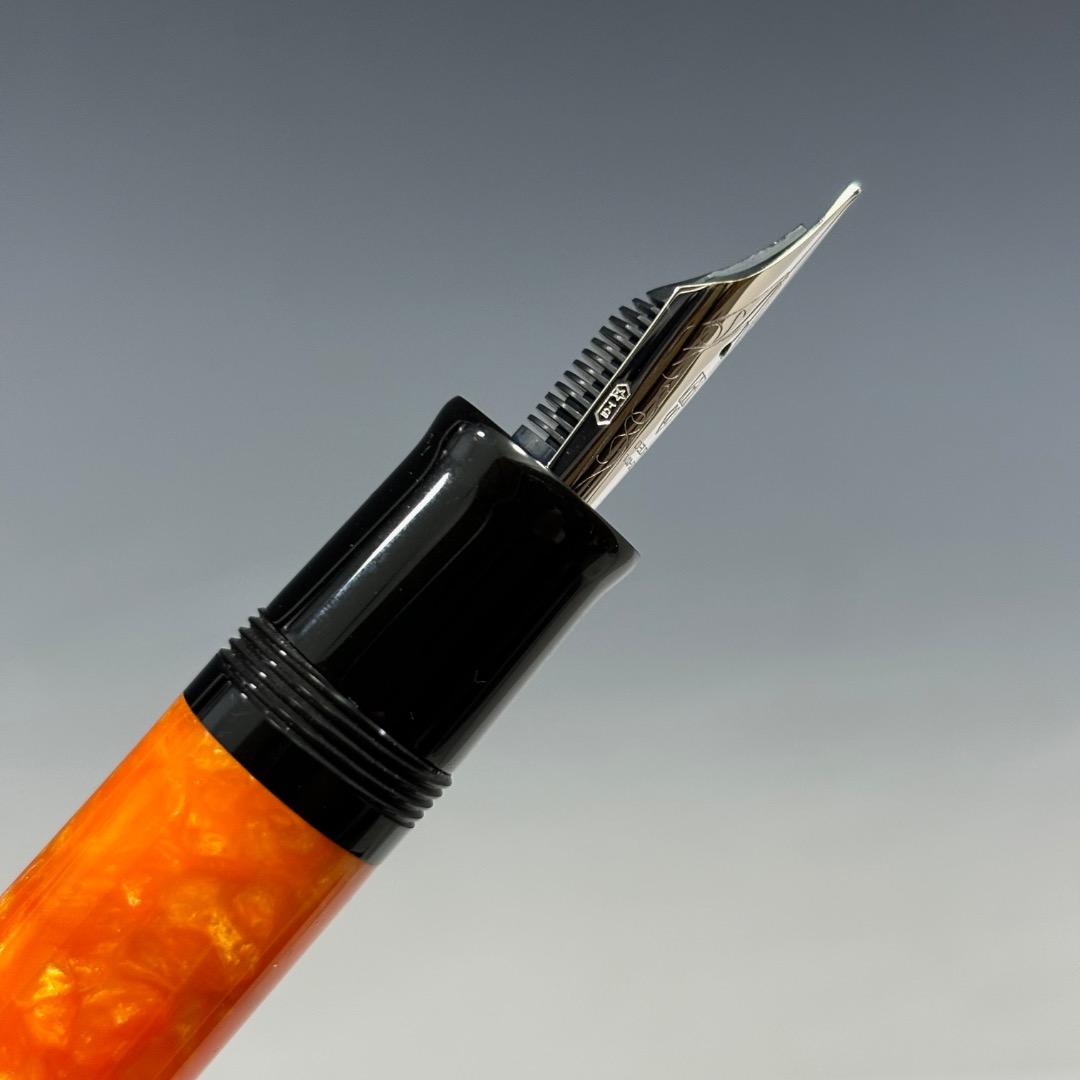 状態良【デルタ本物】万年筆/ドルチェヴィータ/ペン先K14/ブラック×オレンジ