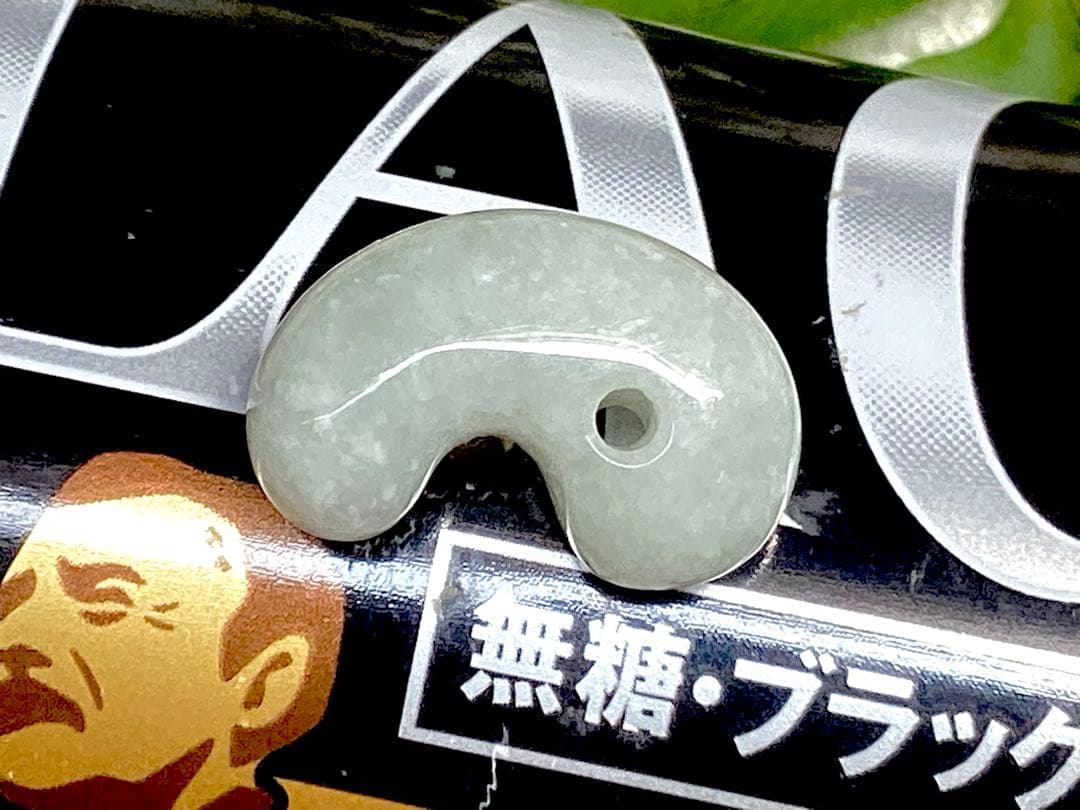 ✳高価なアイスジェイド**氷肌　糸魚川翡翠勾玉　本物の守護石をお身近に　鑑別書付