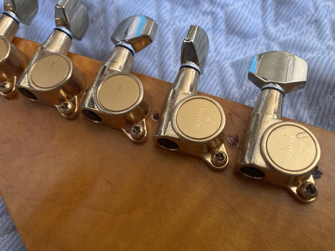 マルチレイヤーストラトタイプ　虎目ネック