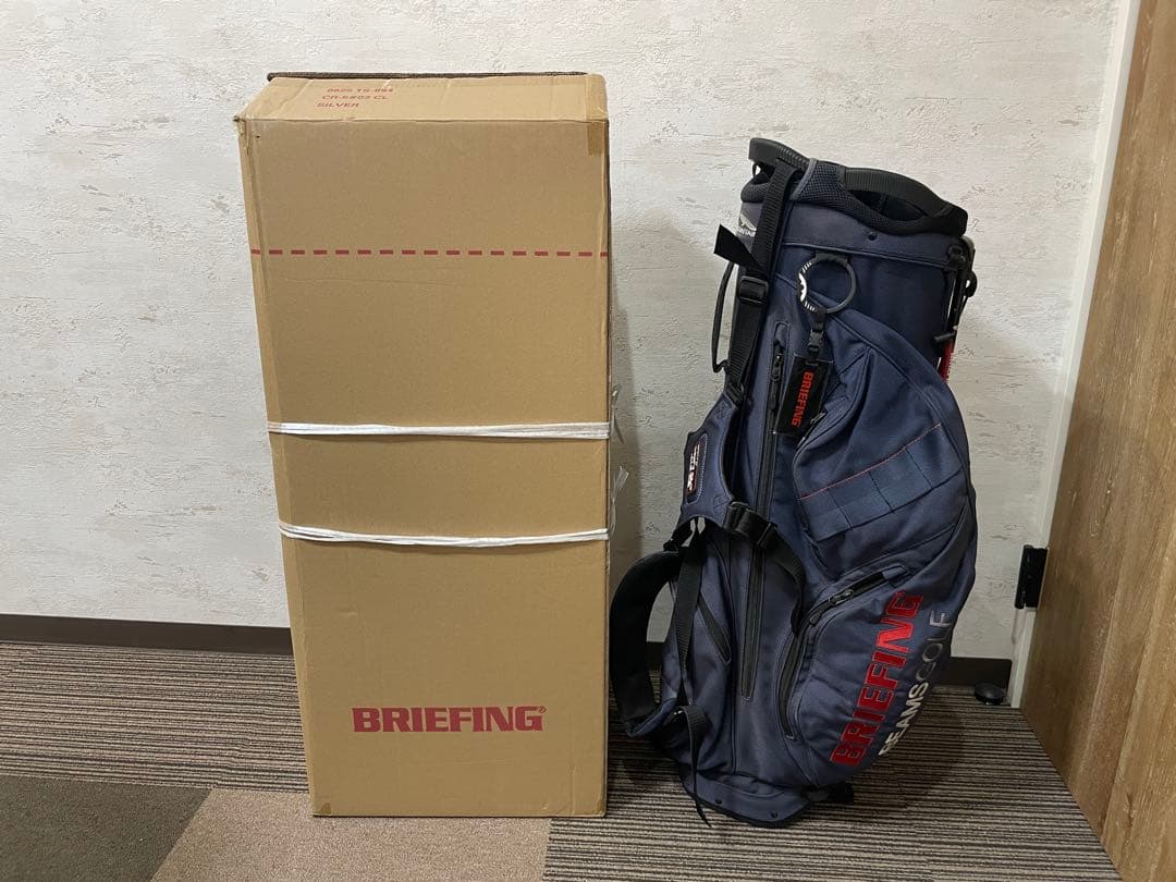 ブリーフィング　ゴルフキャディバッグ、ヘッドカバー付き