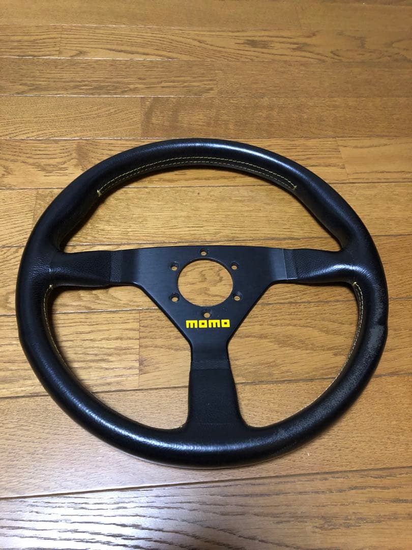 momo ヴェローチェ　ステアリング　35パイ　中古品