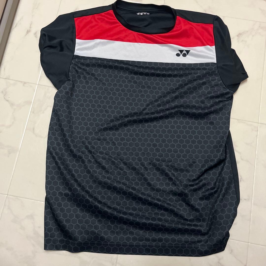 YONEXバドミントンセット（赤ショートパンツ×2・青Tシャツ・黒Tシャツ）
