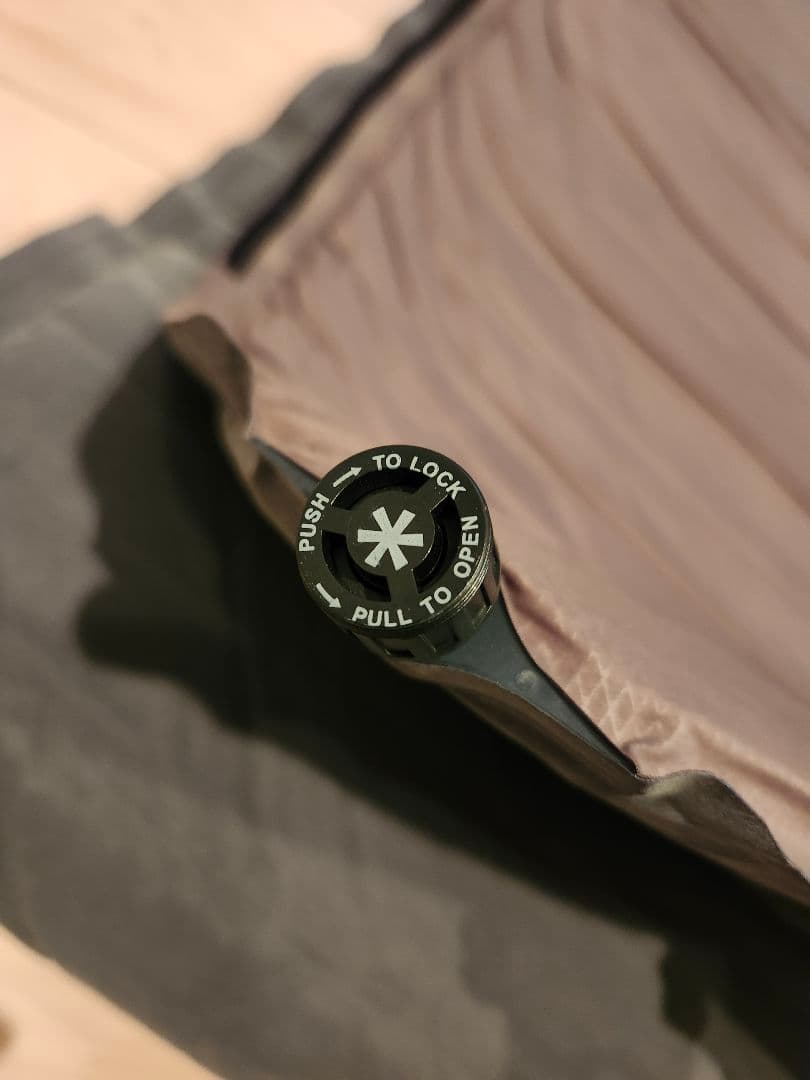 【極美品】 peak キャンピングマット 2.5W TM-193