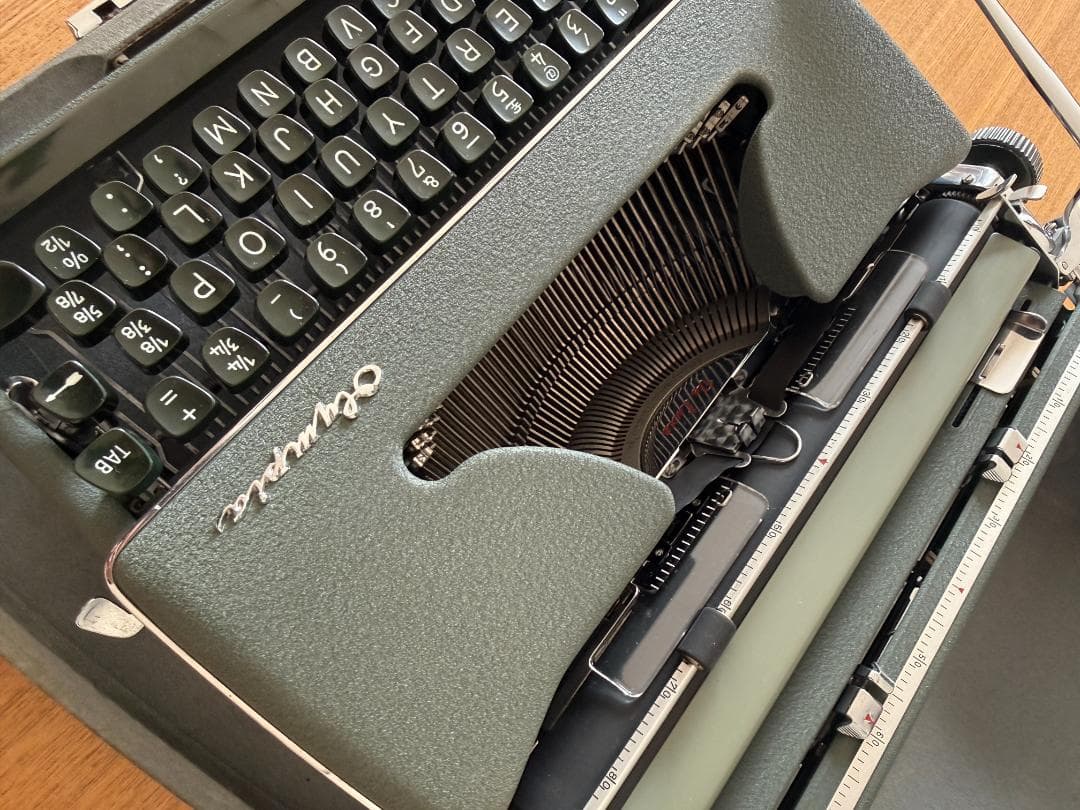Olympia Model SM タイプライター