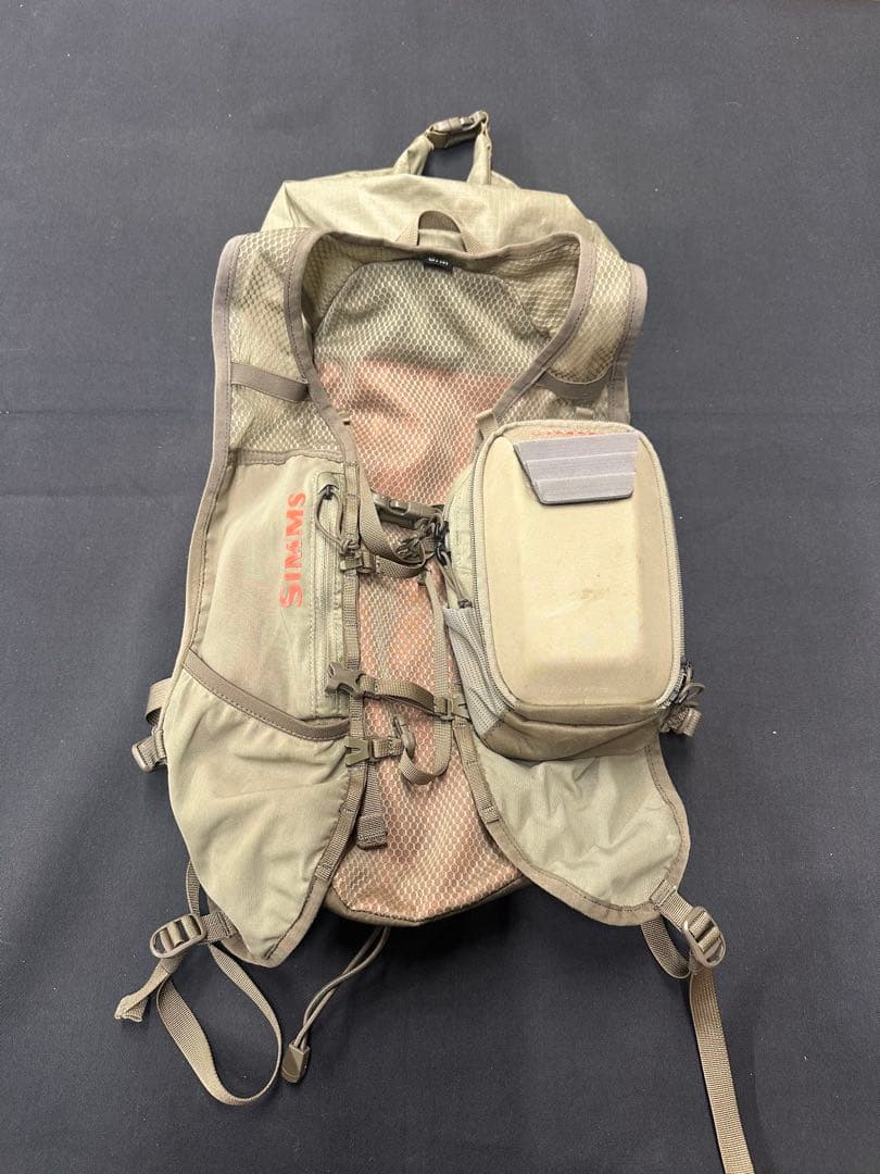 simms フライウェイト・パックベスト + スモールポッド
