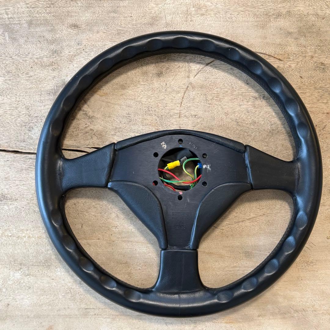momo 36cm レザーステアリング
