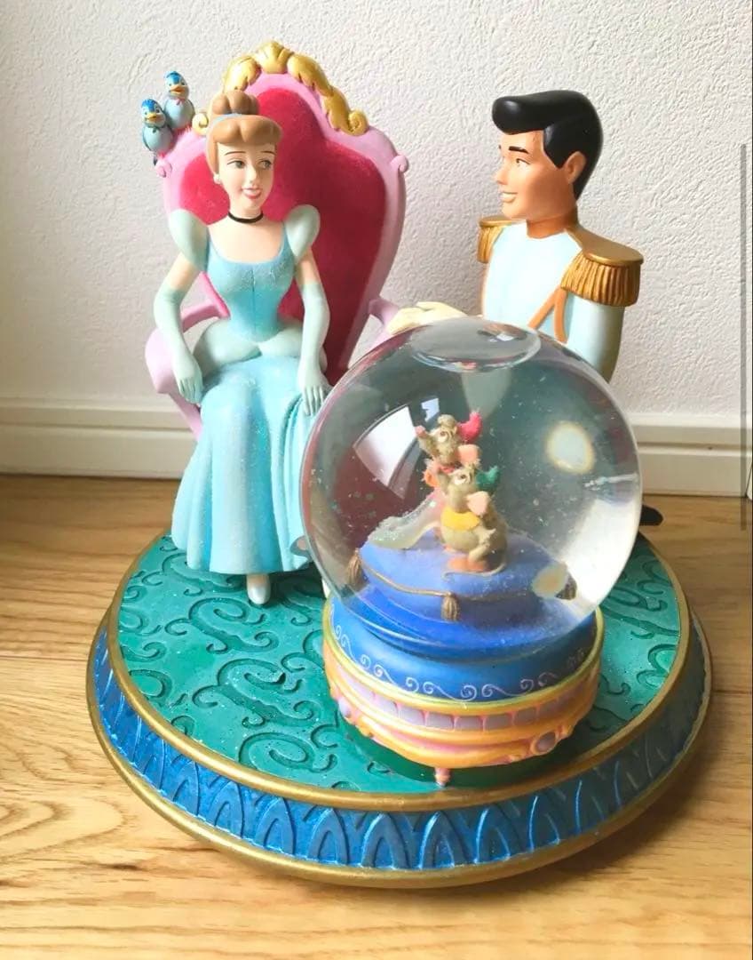 貴重品！シンデレラと王子様のガラスの靴スノードーム　ディズニープリンセス