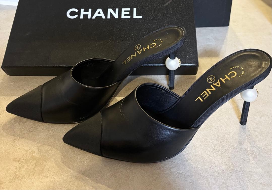 CHANEL ブラック ポインテッドトゥ ミュール
