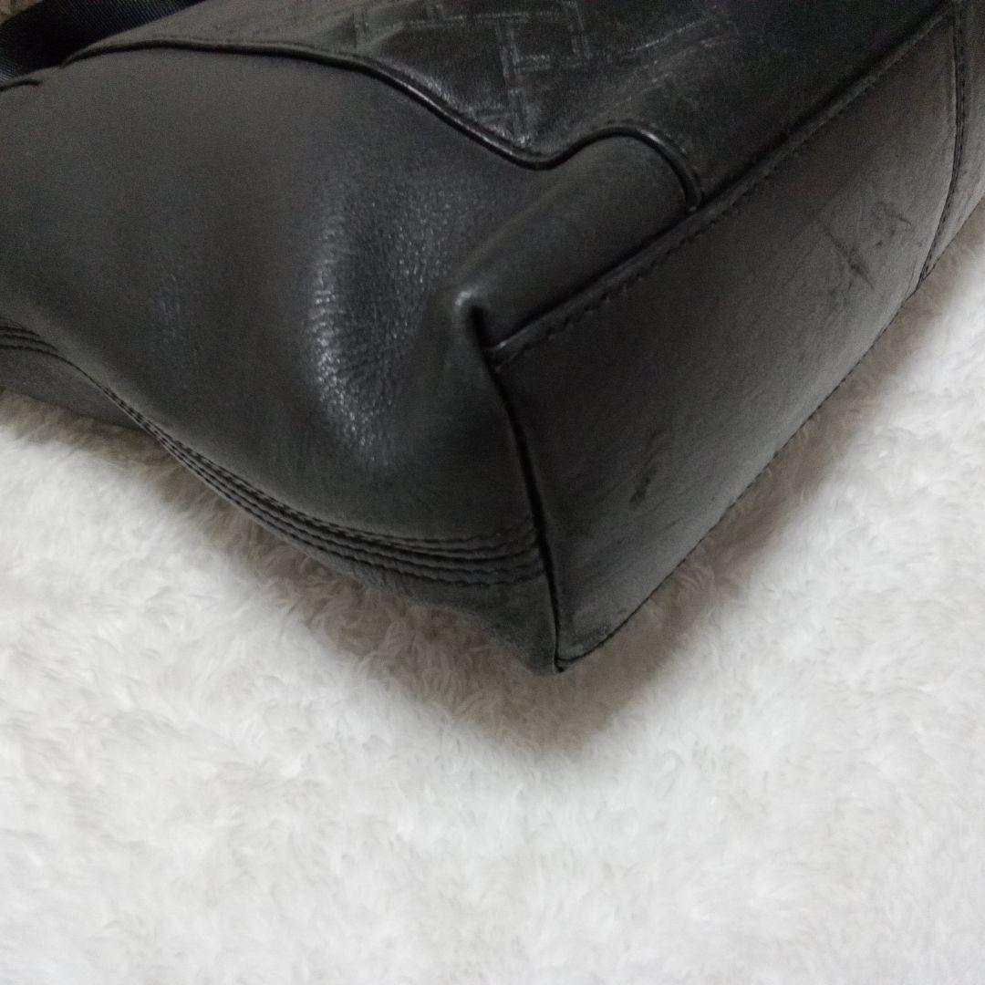 TUMI トゥミ ブラック レザーショルダーバッグ エンボス 型押し