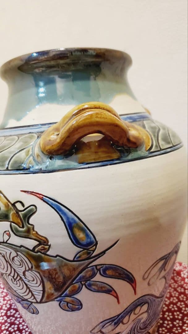 ①宮城三成 ミミ付き 大壺 魚紋 蟹紋 蛸紋 波 縁起物 やちむん