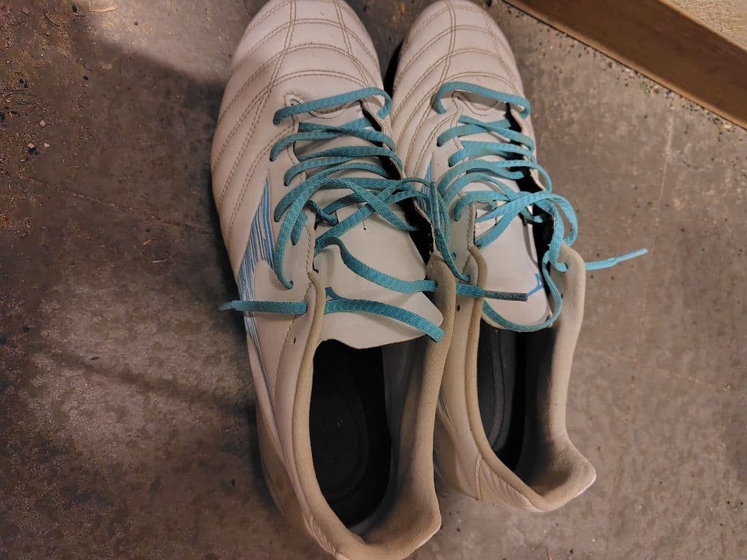 スパイク ホワイト/ブル モナルシーダNEO III PRO