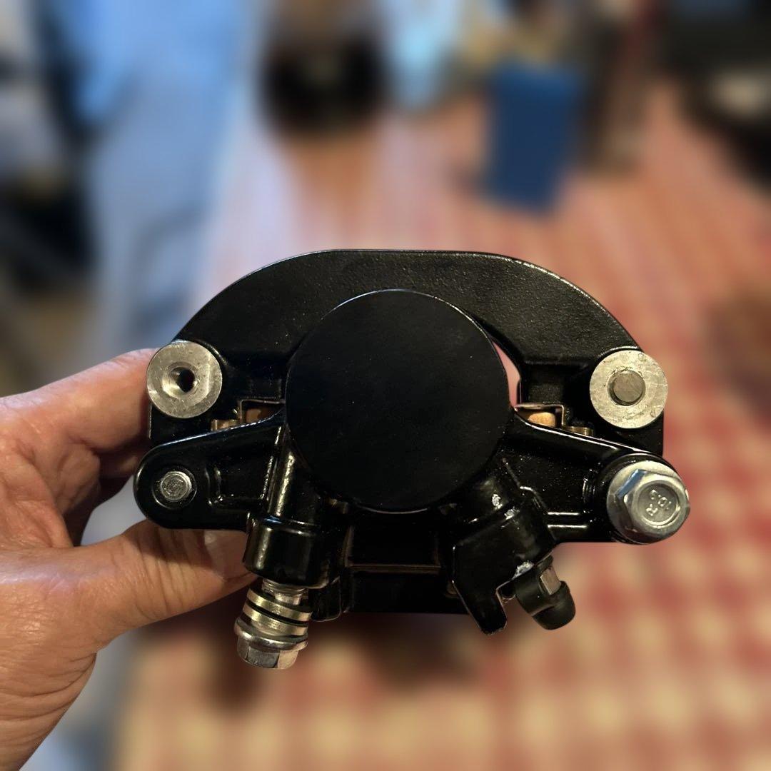 ブレーキキャリパー撤去品です。車種不明。中古品