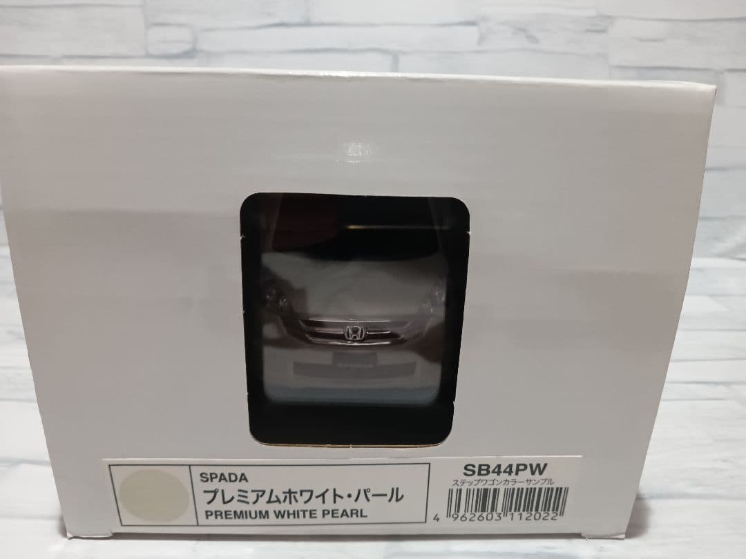 1/24 ホンダ　カラーサンプル　ミニカー　3代目ステップワゴンスパーダ　白