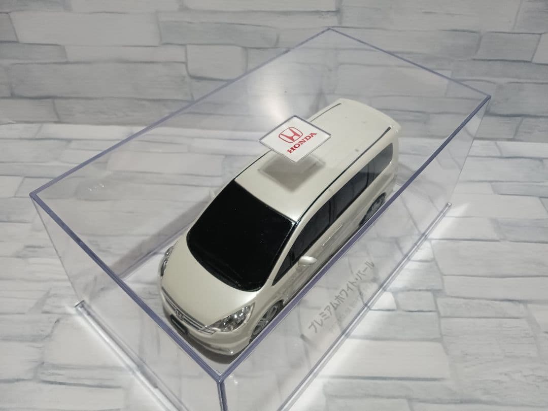 1/24 ホンダ　カラーサンプル　ミニカー　3代目ステップワゴンスパーダ　白