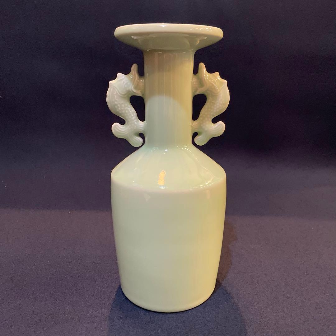 「平戸焼」青磁 【横石 嘉助】(作)の『鯱耳(シャチミミ)花瓶』共箱※美品　花入