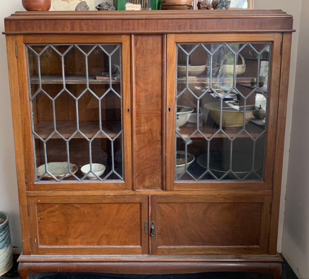 木製アンティーク、ガラス扉キャビネット 2月20日から3月10日までの間に発送