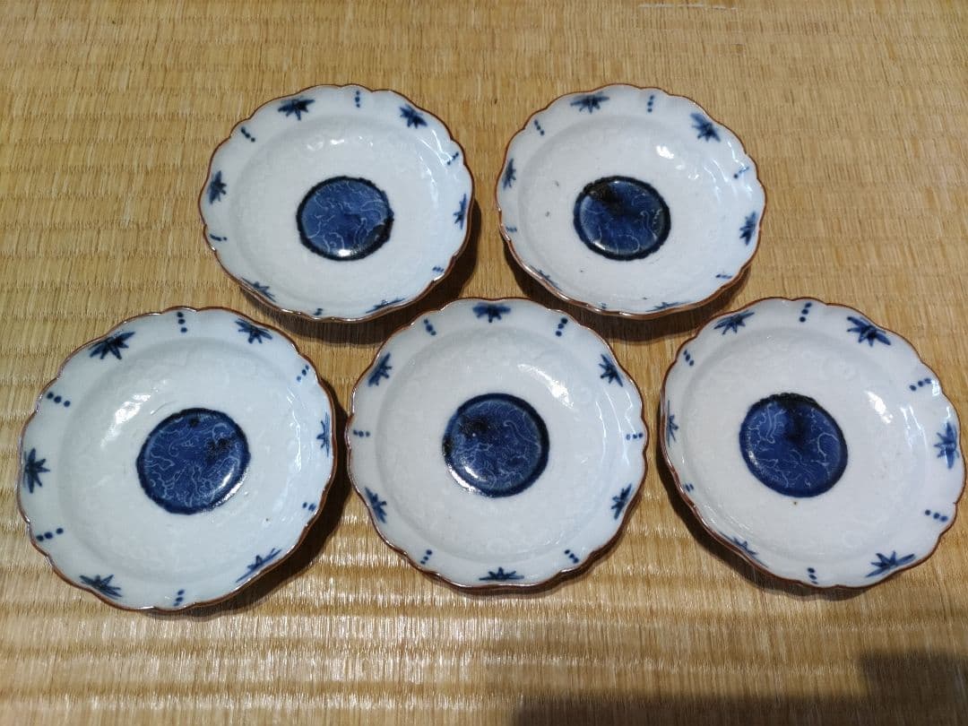 古伊万里　小皿（５枚）11㎝　上手品・陽刻・口錆・染付・雨龍・蜂？