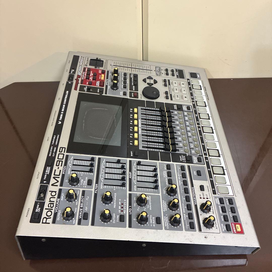 Roland MC-909 Groovebox サンプラー ケース付き