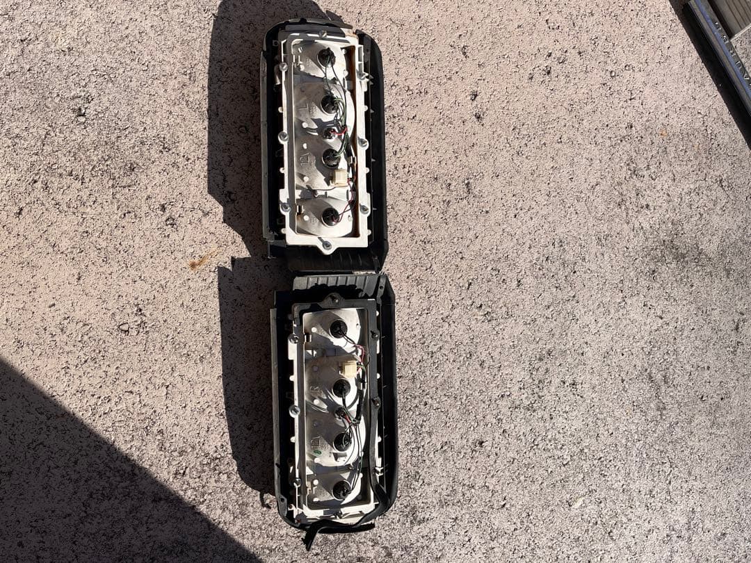 ローレル C 230 テールランプ　ナンバーフレームセット