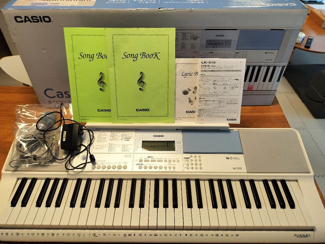 CASIO LK-515 光る鍵盤付きキーボード