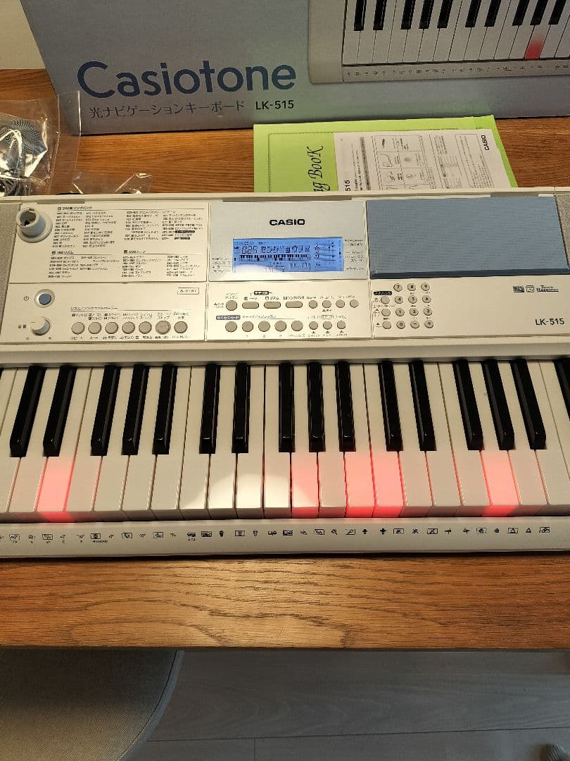 CASIO LK-515 光る鍵盤付きキーボード