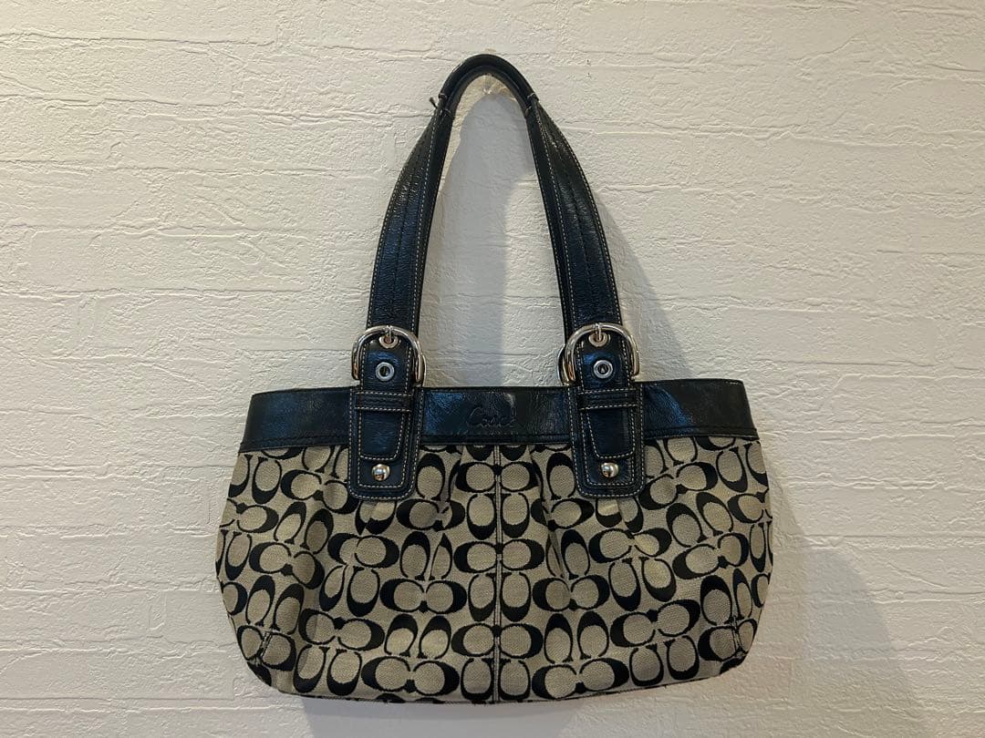 Coach ショルダーバッグ 黒　シグネチャー　肩がけ