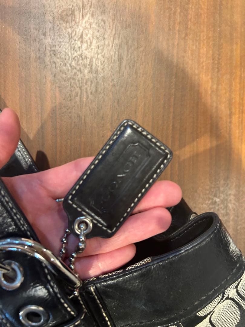 Coach ショルダーバッグ 黒　シグネチャー　肩がけ