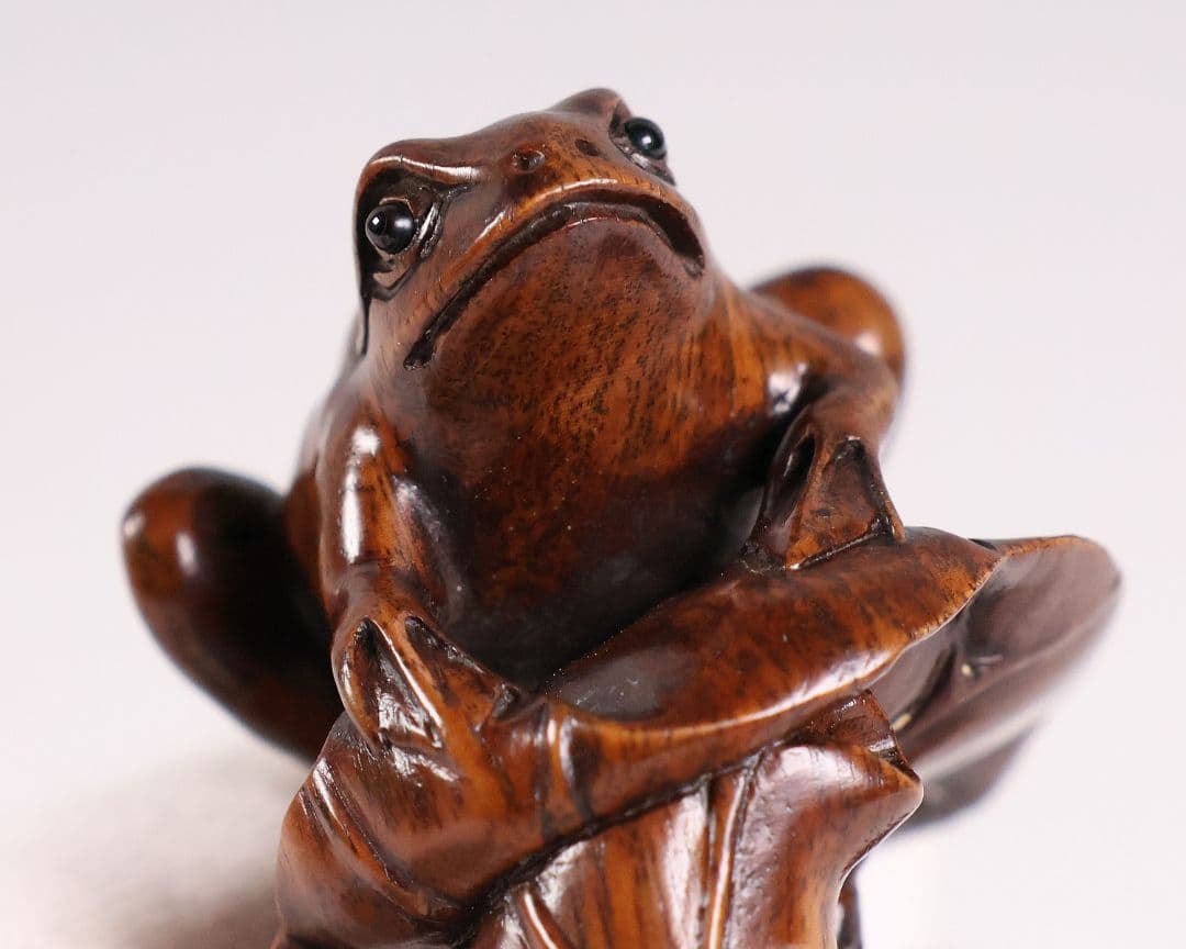木製 提物 根付 中正銘 蛙 蓮 彫刻 木彫【MA894】